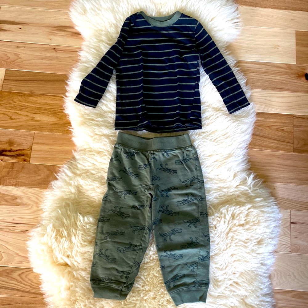 Carter’s Little Boys Dinosaur Joggers & Long sleeve shirt in 3T, toddler & kid
